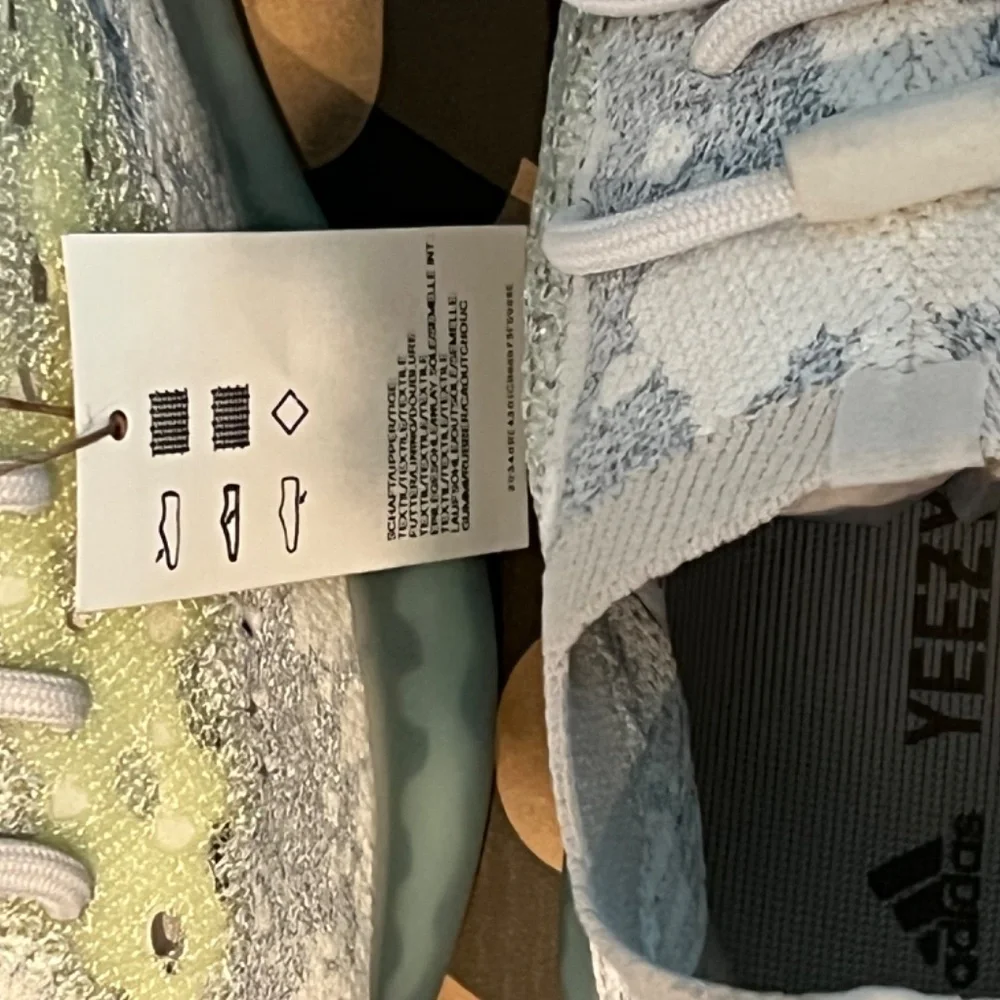 **SOLD** Adidas yeezy boost 380 adults (men 8) - Picture 4 of 5